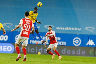 Kevin Boma ve Gabriel Martinez Liga Portekiz maçı sırasında Estoril Praia ve SC Braga takımları arasında Estadio Antonio Coimbra da Mota (Maciej Rogowski / Ball Raw Images)