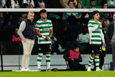 Rui Borges, Alisson Santos ve Joao Simoes Liga Portekiz maçı sırasında Estadio Jose Alvalade 'deki AVS Futebol SAD (Maciej Rogowski / Ball Raw Images) takımları arasında görüldü.)