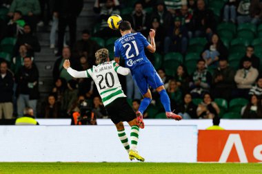 Maximiliano Araujo ve Guilherme Neiva Liga Portekiz maçı sırasında Estadio Jose Alvalade 'deki AVS Futebol SAD (Maciej Rogowski / Ball Raw Images) takımları arasında görüldü.)