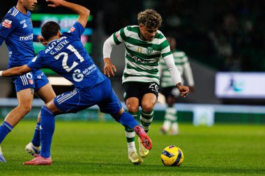 Guilherme Neiva ve Maximiliano Araujo, Liga Portekiz maçında Estadio Jose Alvalade 'de AVS Futebol SAD (Maciej Rogowski / Ball Raw Images) ekipleri arasında görüldü.)