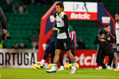 Hidemasa Morita, Liga Portekiz maçı sırasında Estadio Jose Alvalade 'deki AVS Futebol SAD (Maciej Rogowski / Ball Raw Images) takımları arasında görüldü.)