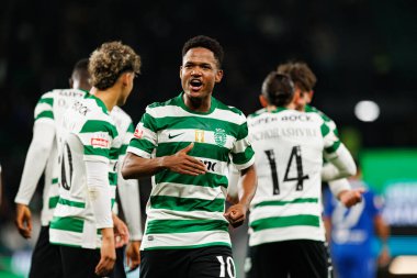 Cin Catamo, Liga Portekiz maçında Estadio Jose Alvalade 'deki AVS Futebol SAD (Maciej Rogowski / Ball Raw Images) takımları arasında gol üstüne gol atarken görüldü.)