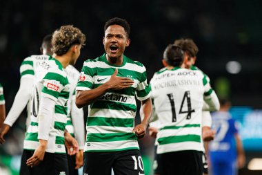 Cin Catamo, Liga Portekiz maçında Estadio Jose Alvalade 'deki AVS Futebol SAD (Maciej Rogowski / Ball Raw Images) takımları arasında gol üstüne gol atarken görüldü.)