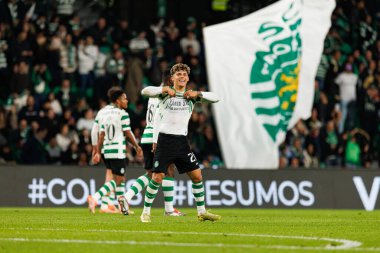 Maximiliano Araujo, Liga Portekiz maçında Estadio Jose Alvalade 'deki AVS Futebol SAD (Maciej Rogowski / Ball Raw Images) takımları arasında gol üstüne gol atarken görüldü.)