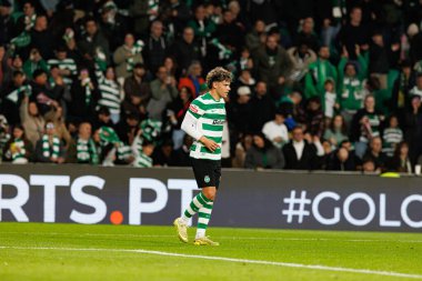 Maximiliano Araujo, Liga Portekiz maçında Estadio Jose Alvalade 'deki AVS Futebol SAD (Maciej Rogowski / Ball Raw Images) takımları arasında gol üstüne gol atarken görüldü.)