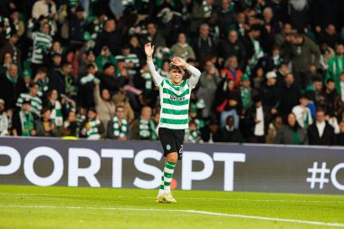 Maximiliano Araujo, Liga Portekiz maçında Estadio Jose Alvalade 'deki AVS Futebol SAD (Maciej Rogowski / Ball Raw Images) takımları arasında gol üstüne gol atarken görüldü.)