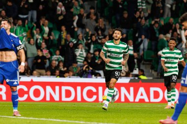 Luis Suarez, Liga Portekiz maçında Estadio Jose Alvalade 'deki AVS Futebol SAD (Maciej Rogowski / Ball Raw Images) takımları arasında attığı golü kutlarken görüldü.)