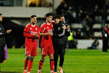 Franjo İvanoviç, Manu Silva ve Rafael Obrador, SC Farense ve SL Benfica takımları arasında oynanan maçta Estadio Sao Luis 'de (Maciej Rogowski / Ball Raw Images) görüldü.)