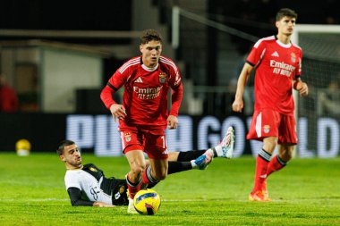 Miguel Menino ve Georgiy Sudakov, Taca de Portugal maçında Estadio Sao Luis 'de SC Farense ve SL Benfica takımları arasında görüldü (Maciej Rogowski / Ball Raw Images)