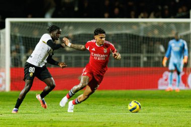 Assane Ndiaye Dione ve Richard Rios, Taca de Portugal maçında Estadio Sao Luis (Maciej Rogowski / Ball Raw Images) takımları arasında SC Farense ve SL Benfica takımları arasında görüldü.)