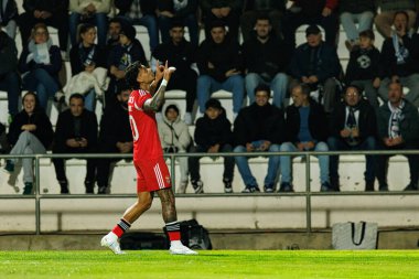 Richard Rios, SC Farense ve SL Benfica takımları arasında oynanan Taca de Portugal maçında Estadio Sao Luis (Maciej Rogowski / Ball Raw Images) maçında gol attıktan sonra kutlama yaparken görüldü.)