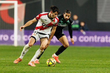 Fran Perez ve Ricardo Rodriguez, LaLiga EA SPORTS maçı sırasında Rayo Vallecano ve Real Betis Balompie (Maciej Rogowski / Ball Raw Images) takımları arasında görüldü.)