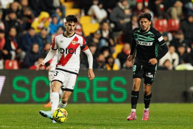 Oscar Valentin ve Pablo Fornals, LaLiga EA SPORTS maçı sırasında Rayo Vallecano ve Real Betis Balompie (Maciej Rogowski / Ball Raw Images) takımları arasında görüldü.)