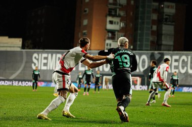 Florian Lejeune ve Cucho Hernandez, LaLiga EA Spor Maçı sırasında Rayo Vallecano ve Real Betis Balompie (Maciej Rogowski / Ball Raw Images) takımları arasında görüldü.)