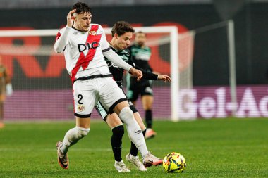 Andrei Ratiu ve Rodrigo Riquelme, LaLiga EA Spor Maçı sırasında Rayo Vallecano ve Real Betis Balompie (Maciej Rogowski / Ball Raw Images) takımları arasında görüldü.)