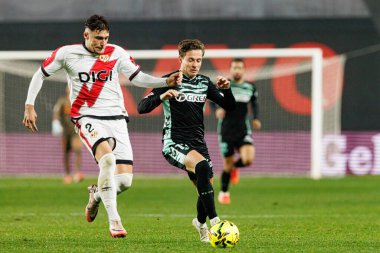 Andrei Ratiu ve Rodrigo Riquelme, LaLiga EA Spor Maçı sırasında Rayo Vallecano ve Real Betis Balompie (Maciej Rogowski / Ball Raw Images) takımları arasında görüldü.)