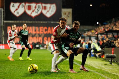 Alfonso Espino ve Nelson Deossa, LaLiga EA SPORTS maçı sırasında Rayo Vallecano ve Real Betis Balompie (Maciej Rogowski / Ball Raw Images) takımları arasında görüldü.)