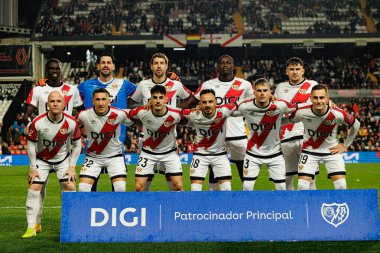 Rayo 'nun takım fotoğrafı, Rayo Vallecano ve Real Betis Balompie (Maciej Rogowski / Ball Raw Images) takımları arasında oynanan maç sırasında çekildi.)