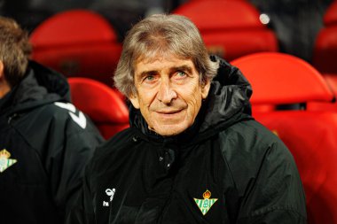 Manuel Pellegrini, Rayo Vallecano ve Real Betis Balompie (Maciej Rogowski / Ball Raw Images) takımları arasında oynanan LaLiga EA SPORTS maçı sırasında görüldü)