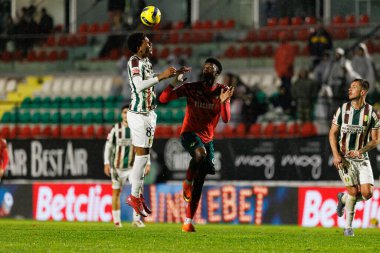 Otavio ve Luis Semedo, Liga Portekiz maçı sırasında CF Estrela Amadora ve Moreirense FC (Maciej Rogowski / Ball Raw Images) takımları arasında görüldü.)