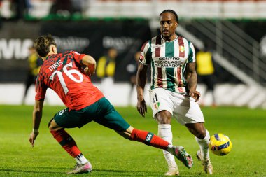 Dinis Pinto ve Jovane Cabral, Liga Portekiz maçı sırasında CF Estrela Amadora ve Moreirense FC (Maciej Rogowski / Ball Raw Images) takımları arasında görüldü.)