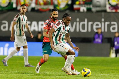 Guilherme Schettine ve Jovane Cabral, Liga Portekiz maçında CF Estrela Amadora ve Moreirense FC (Maciej Rogowski / Ball Raw Images) takımları arasında görüldü.)