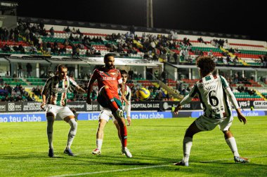 Luan Patrick, Guilherme Schettine, Paulo Moreira ve Oumar Ngom Liga Portekiz maçı sırasında CF Estrela Amadora ve Moreirense FC (Maciej Rogowski / Ball Raw Images) takımları arasında görüldü.)
