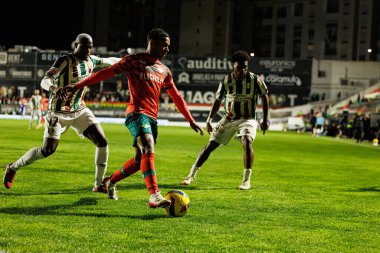 Jefferson Encada ve Landerson, Liga Portekiz maçı sırasında CF Estrela Amadora ve Moreirense FC (Maciej Rogowski / Ball Raw Images) takımları arasında görüldü.)