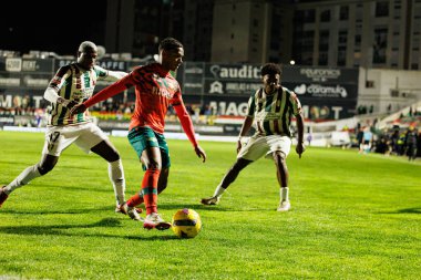 Jefferson Encada ve Landerson, Liga Portekiz maçı sırasında CF Estrela Amadora ve Moreirense FC (Maciej Rogowski / Ball Raw Images) takımları arasında görüldü.)