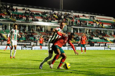 Luan Patrick ve Landerson, Liga Portekiz maçı sırasında CF Estrela Amadora ve Moreirense FC (Maciej Rogowski / Ball Raw Images) takımları arasında görüldü.)