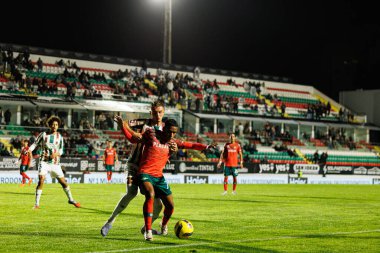 Luan Patrick ve Landerson, Liga Portekiz maçı sırasında CF Estrela Amadora ve Moreirense FC (Maciej Rogowski / Ball Raw Images) takımları arasında görüldü.)