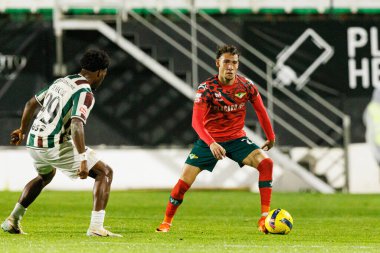 Abraham Marcus ve Francisco Kiko Domingues Liga Portekiz maçı sırasında CF Estrela Amadora ve Moreirense FC (Maciej Rogowski / Ball Raw Images) takımları arasında görüldü.)