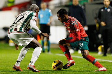 Jefferson Encada ve Landerson, Liga Portekiz maçı sırasında CF Estrela Amadora ve Moreirense FC (Maciej Rogowski / Ball Raw Images) takımları arasında görüldü.)