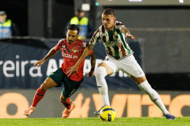 Alan de Souza Guimaraes ve Luan Patrick Liga Portekiz maçı sırasında CF Estrela Amadora ve Moreirense FC (Maciej Rogowski / Ball Raw Images) takımları arasında görüldü.)