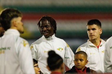 Gilberto Batista ve Mateja Stjepanoviç, Liga Portekiz maçı sırasında CF Estrela Amadora ve Moreirense FC (Maciej Rogowski / Ball Raw Images) takımları arasında görüldü.)