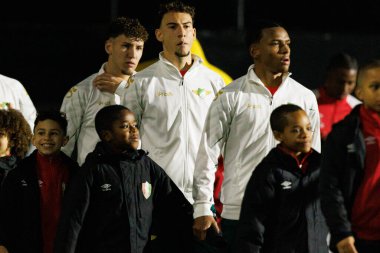Diogo Travassos, Francisco Kiko Domingues ve Maracas Liga Portekiz maçı sırasında CF Estrela Amadora ve Moreirense FC (Maciej Rogowski / Ball Raw Images) takımları arasında görüldü.)
