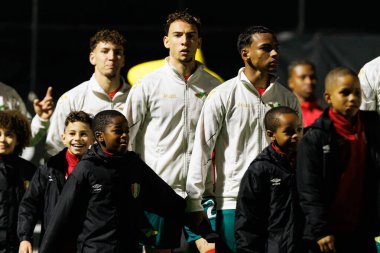Diogo Travassos, Francisco Kiko Domingues ve Maracas Liga Portekiz maçı sırasında CF Estrela Amadora ve Moreirense FC (Maciej Rogowski / Ball Raw Images) takımları arasında görüldü.)