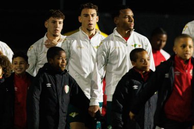 Diogo Travassos, Francisco Kiko Domingues ve Maracas Liga Portekiz maçı sırasında CF Estrela Amadora ve Moreirense FC (Maciej Rogowski / Ball Raw Images) takımları arasında görüldü.)