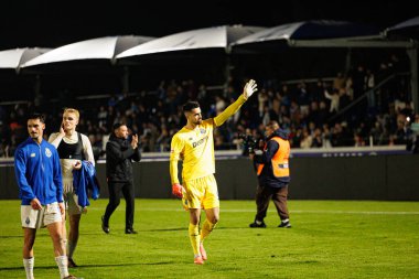 Diogo Costa, Liga Portekiz maçında FC Alverca ve FC Porto (Maciej Rogowski / Ball Raw Images) takımları arasında kutlama yaparken görülüyor.)