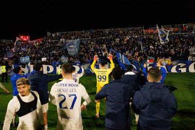 FC Porto oyuncuları Liga Portekiz maçında FC Alverca ve FC Porto takımları arasında kutlama yaparken görüldü (Maciej Rogowski / Ball Raw Images)