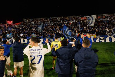 FC Porto oyuncuları Liga Portekiz maçında FC Alverca ve FC Porto takımları arasında kutlama yaparken görüldü (Maciej Rogowski / Ball Raw Images)