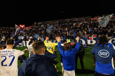 FC Porto oyuncuları Liga Portekiz maçında FC Alverca ve FC Porto takımları arasında kutlama yaparken görüldü (Maciej Rogowski / Ball Raw Images)