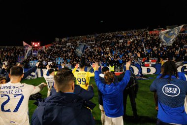 FC Porto oyuncuları Liga Portekiz maçında FC Alverca ve FC Porto takımları arasında kutlama yaparken görüldü (Maciej Rogowski / Ball Raw Images)