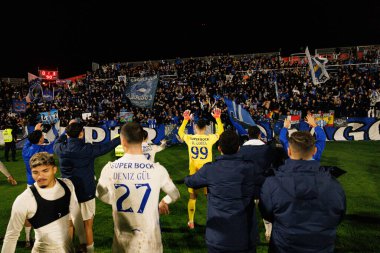 FC Porto oyuncuları Liga Portekiz maçında FC Alverca ve FC Porto takımları arasında kutlama yaparken görüldü (Maciej Rogowski / Ball Raw Images)