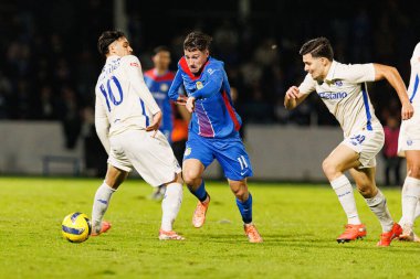 Gabri Veiga, Cedric Nuozzi ve Francisco Moura Liga Portekiz maçında FC Alverca ve FC Porto takımları arasında görüldü (Maciej Rogowski / Ball Raw Images)