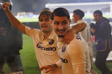 Borja Sainz ve Rodrigo Mora, FC Alverca ve FC Porto (Maciej Rogowski / Ball Raw Images) takımları arasındaki Liga Portekiz maçında gol attıktan sonra kutlama yaparken görüldü.)