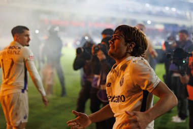 Rodrigo Mora, FC Alverca ve FC Porto (Maciej Rogowski / Ball Raw Images) takımları arasında oynanan Liga Portekiz maçında gol attıktan sonra kutlama yaparken görülüyor.)