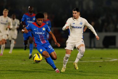Francisco Chissumba ve Borja Sainz, Liga Portekiz maçı sırasında FC Alverca ve FC Porto (Maciej Rogowski / Ball Raw Images) takımları arasında görüldü.)