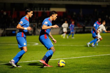 Nabil Touaizi ve Kaiky Naves Liga Portekiz maçı sırasında FC Alverca ve FC Porto (Maciej Rogowski / Ball Raw Images) takımları arasında görüldü.)