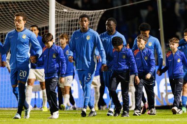 Figueiredo, Julian Jose Martinez ve Sabit Abdulai, Liga Portekiz maçı sırasında FC Alverca ve FC Porto (Maciej Rogowski / Ball Raw Images) takımları arasında görüldü.)